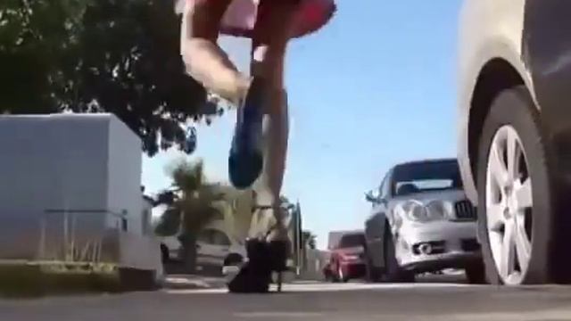 Chick dancing Shuffle in high heels смотреть онлайн