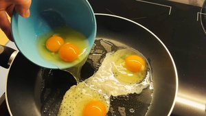 Первый завтрак на варке AEG. Яичница на индукции?