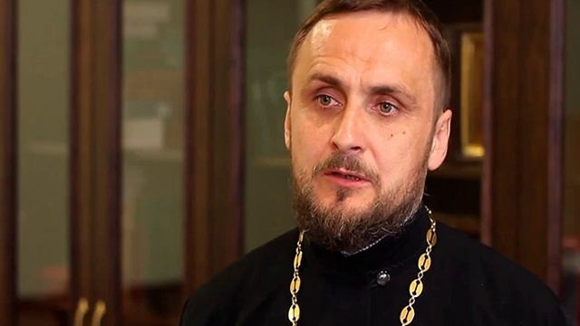 Можно ли читать псалтирь сидя? Отвечает протоиерей Павел Сердюк