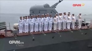 Tàu hộ vệ 016 Quang Trung của Việt Nam sánh vai với chiến hạm Nga ở Vladivostok