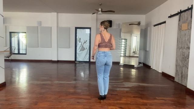 5 Simple Salsa Shines For Social Dancing смотреть онлайн