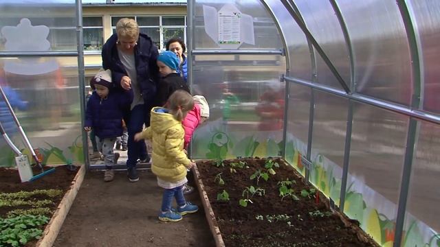 Siltnami laimeje Vilniaus darzelinukai kartu su meru sodino darzoves