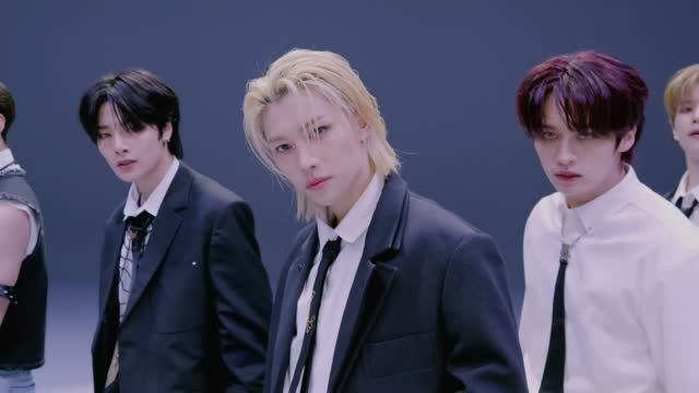 Хенджин stray kids 5 star. Stray kids time out. Клипы стрей кидс с класс. Stray kids s-class. Stray kids victory song.
