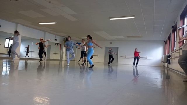 Урок_16. Продолжение танца. Джаз-модерн. 25.11.2023. смотреть онлайн