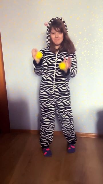 Зебра в деле #детицветыжизни #дети #играем #веснавгороде #жизньвгороде #кигуруми