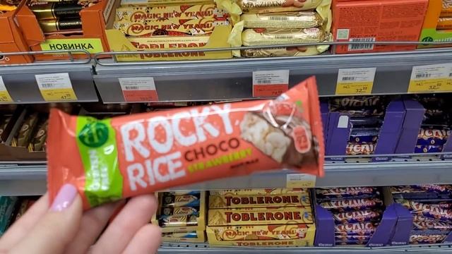 АНАНАС VS КЛУБНИКА ЧЕЛЛЕНДЖ Что Вкуснее? 24 HOURS CHALLENGE Лика Против Миланы