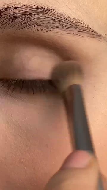 Разбор любимого макияжа Анжелины Джоли #shorts смотреть онлайн