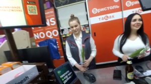 Поздравил кассирш в Бристоле с 8 марта 💐