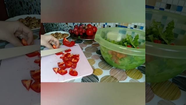 Вкусный необычный салат Бургундия с виноградом