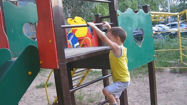 Влог.Уборка.Собираемся на улицу.На площадке.Покупка продуктов. смотреть онлайн