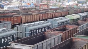 Товарные поезда на станции