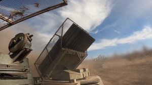 кадры боевой работы расчетов реактивных систем залпового огня Град