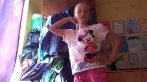 Карина танцует под все популярные песни... Класс