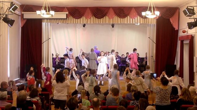 Ежи Петерсбурский, Станислав Лаудан, "Синий платочек", исп. Марьина Анастасия, танц. группа 7 школы