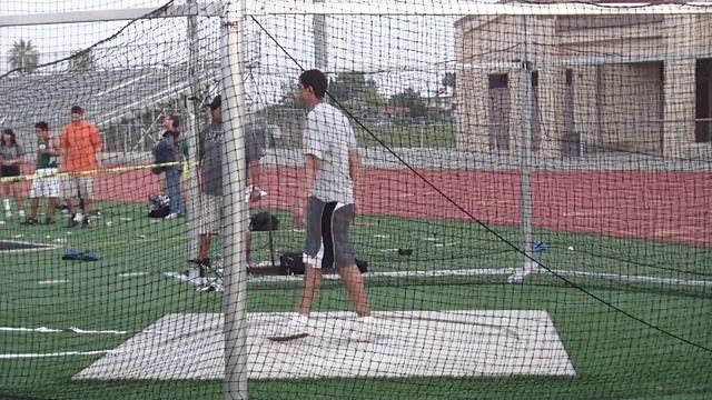 Selma Track Club vs Dinuba 15APR10 Frosh/Soph Discus смотреть онлайн
