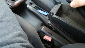 Замена крышки подлокотника Audi A6 C5 1998 года