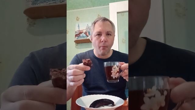 МУКБАНГ. КУШАЮ КРОВЯНУЮ КОЛБАСУ И ПЬЮ ЧАЙ