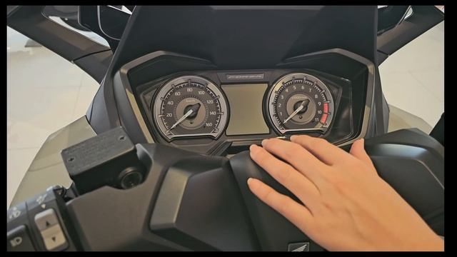 ADV350 Roadsync กับ FORZA350 Roadsync สีเทาแลมโบ เลือกรุ่นไหนดี ? смотреть онлайн