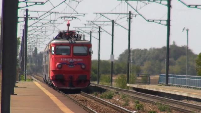 Trenul R 8025 București Obor-Constanța sosește cu frumoasa EA 410-724-5 în Halta Islaz-02.09.2020 смотреть онлайн
