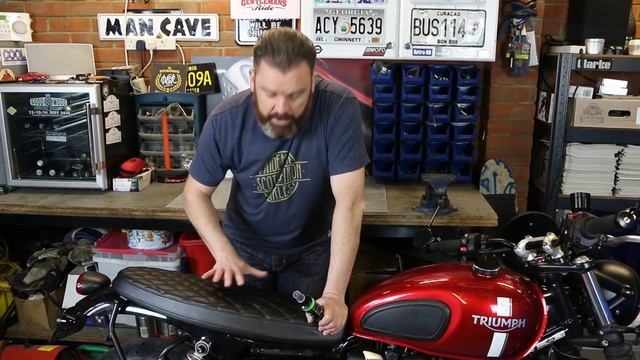 How to fix a slippery motorcycle seat -  Midweek Moto Hack смотреть онлайн