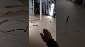 Подготовка основания под чистовой пол. Настил фанеры по пол лагам. Расшир версия