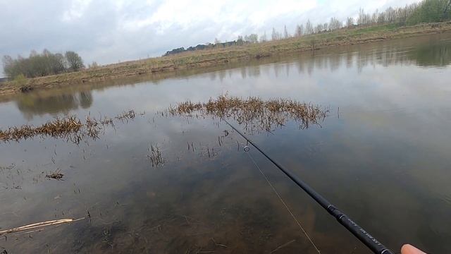 Весенняя рыбалка на верхней Москва-реке.Ловля Щуки. смотреть онлайн