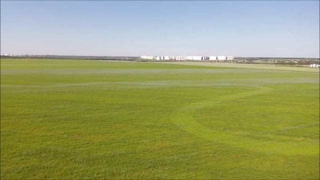 Hubsan ZINO 2. Полёт низко над полем