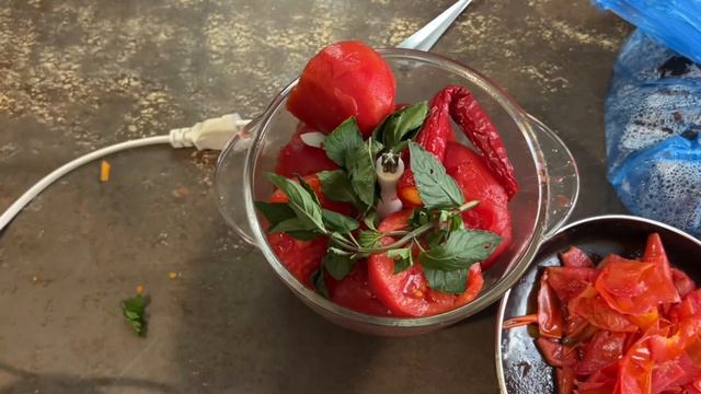 Рецепт дуже смачної ікри з баклажанів. Чудова до мяса і просто на хлібчик!