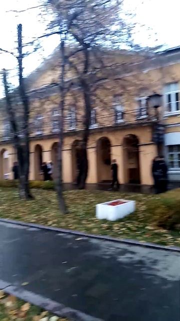 #Печальный_Гоголь_около_своего_места_жительства_и_музея#shorts #video #news #viral #live #like смотреть онлайн