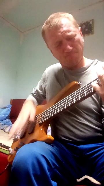 Бас боем пять струн #shorts #бас #bass смотреть онлайн