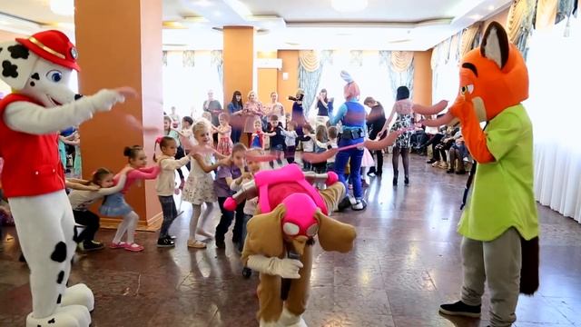 Шоу зверей на детском празднике смотреть онлайн