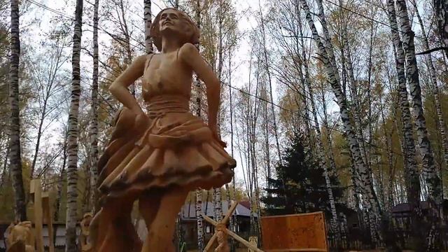 Удивительные скульптуры из дерева. Парк околица. Amazing wood sculptures. Park outskirts. смотреть онлайн