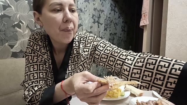 Мукбанг картошка жаренаяогурцы свежиелещь Вяленный.