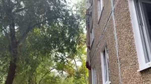 В Оренбурге мужчина упал с пятого этажа при попытке спуститься из квартиры по простыням