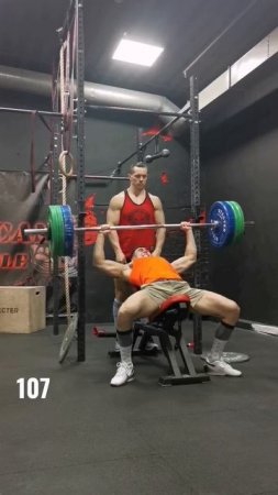 Опять рекорд на дефиците ккал. Жим наклонный 107 кг на 6 #fitness