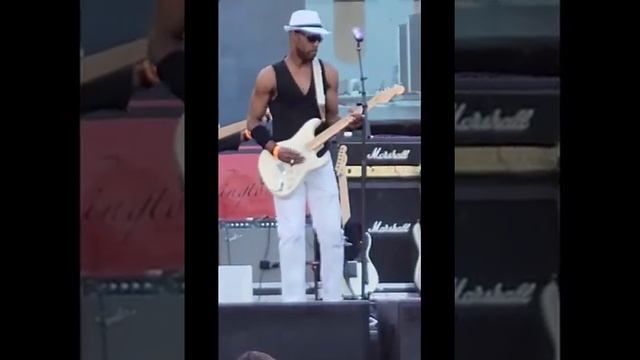 Richard Page Jr playing with Randy Ellison at Hart Plaza Detroit Michigan смотреть онлайн