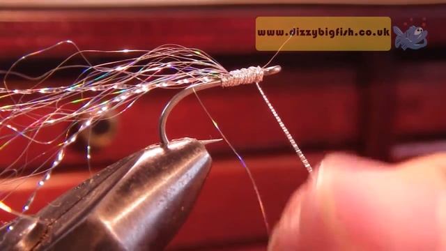 How to tie Dizzys Silver Sandeel fly смотреть онлайн