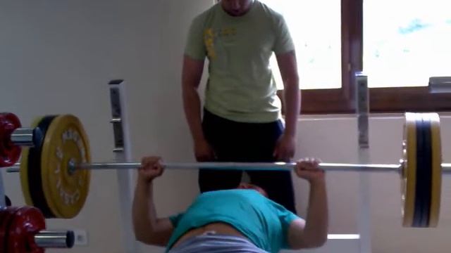 argetim kosovar 18 ans 121 kg developer coucher