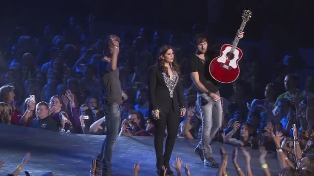 Lady Antebellum - Need You Now (Live)