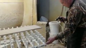 Оборудование для нанесения мембранно-вакуумного клея на заготовку.