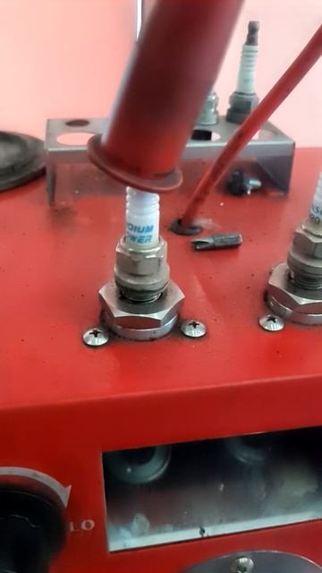 Как пробивает свеча зажигания смотреть онлайн