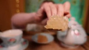 Honey comb eating Behind the scenes Not asmr