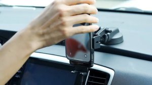 JOYROOM JR-ZS219 Electric Wireless Car Charger Holder with LED Ring