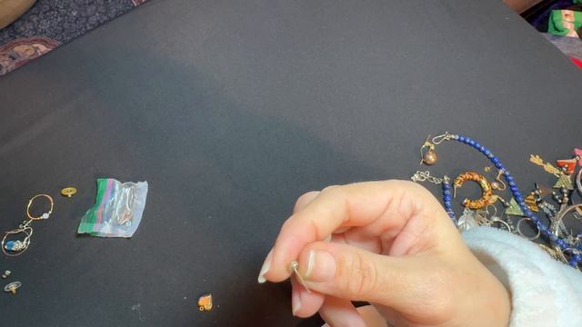 4/23 Opening a jewelry jar filled with Silver & Diamonds! You won’t believe the finds! #jewelry смотреть онлайн