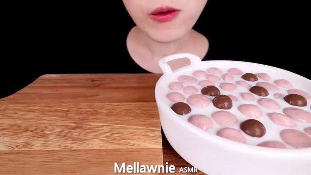 🌙🍓ASMR MUKBANG PINK ICE CREAM MAGNUM CHOCOLATE MALTESERS FROZEN FRUITS 핑크색 디저트 EATING SOUN смотреть онлайн