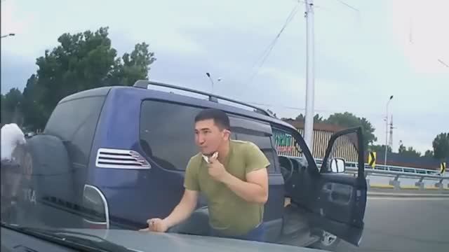 МГНОВЕННАЯ КАРМА БЫДЛА НА ДОРОГЕ смотреть онлайн