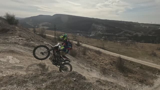 Крым эндуро покатушки.09.03.2025 смотреть онлайн