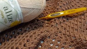 Знакомимся ! Кардиган из шестиугольников .