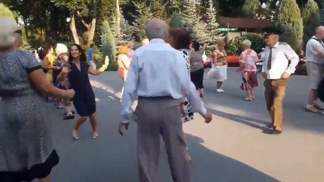 Разбуди меня на заре 💃🌹Счастливые минуты в парке Горького 💃🌹Харьков 2021 смотреть онлайн