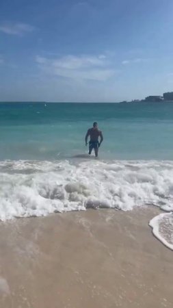 ANDREAS LINDER BODYBUILDER AT THE BEACH